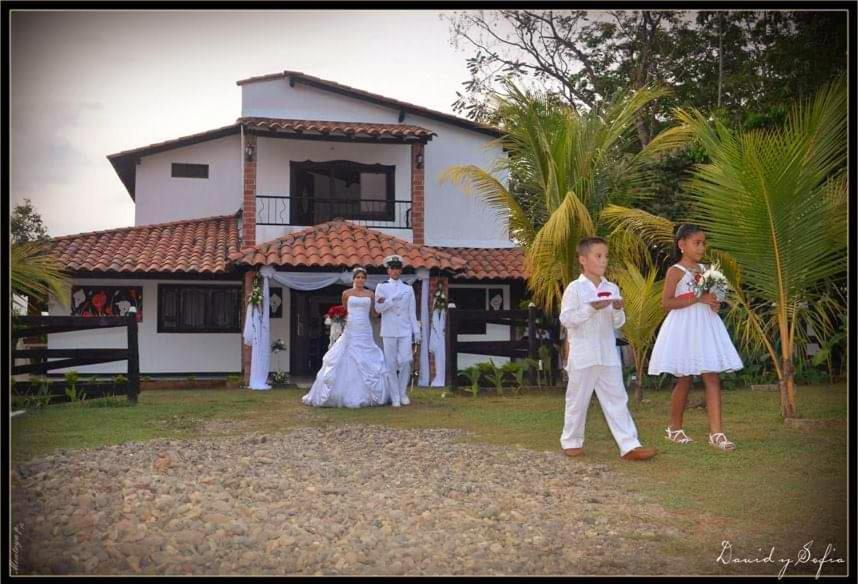 Caucasia Casa Campo Emaus מראה חיצוני תמונה